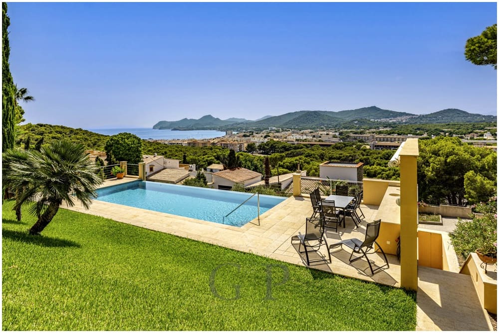 Chalet de 5 habitaciones en Cala Ratjada en venta con piscina - 3.900.000 € (Ref: 9552270)