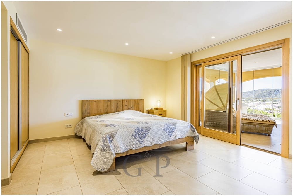 Chalet de 5 habitaciones en Cala Ratjada en venta con piscina - 3.900.000 € (Ref: 9552270)