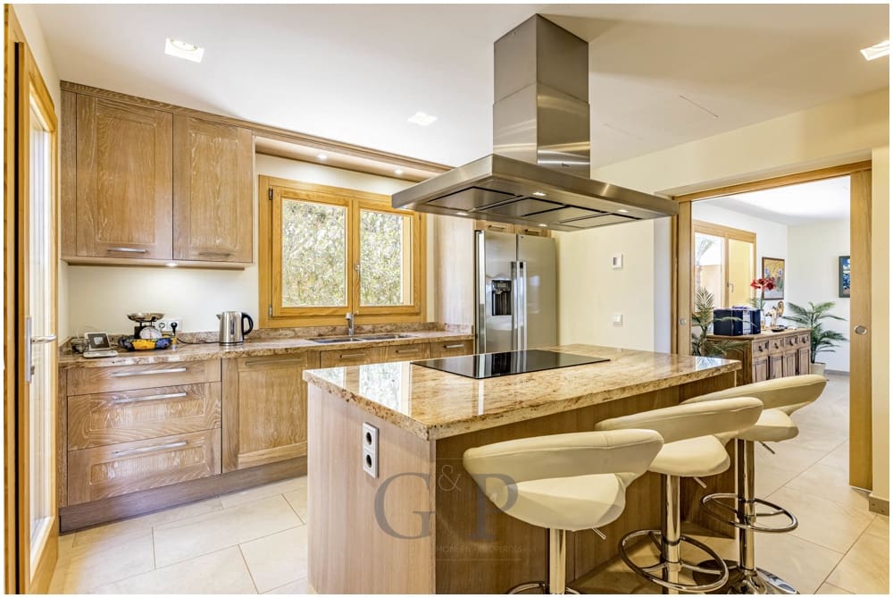 Chalet de 5 habitaciones en Cala Ratjada en venta con piscina - 3.900.000 € (Ref: 9552270)