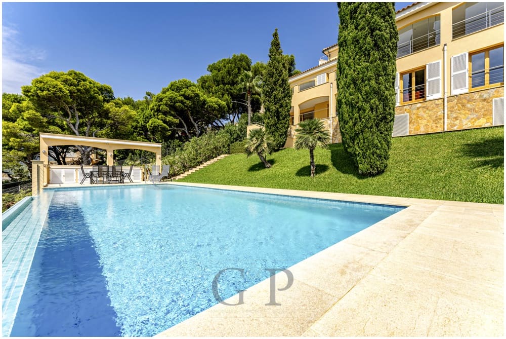 Chalet de 5 habitaciones en Cala Ratjada en venta con piscina - 3.900.000 € (Ref: 9552270)