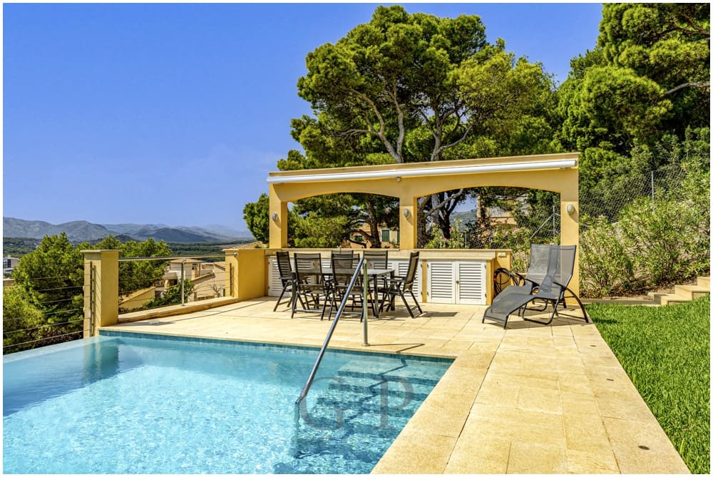 Chalet de 5 habitaciones en Cala Ratjada en venta con piscina - 3.900.000 € (Ref: 9552270)