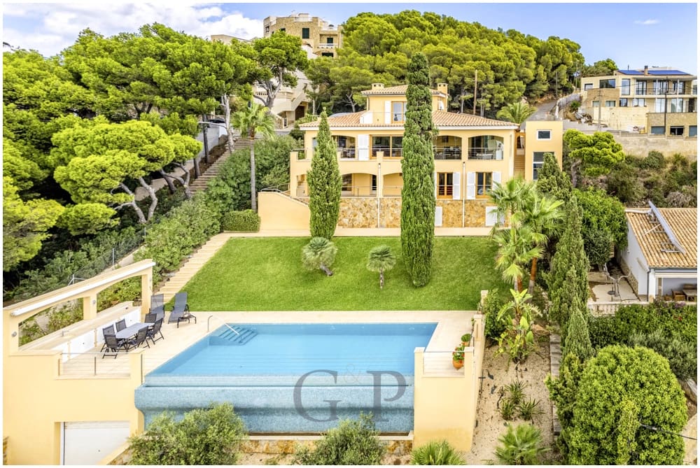 Chalet de 5 habitaciones en Cala Ratjada en venta con piscina - 3.900.000 € (Ref: 9552270)
