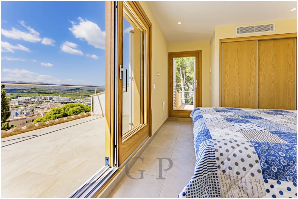 Chalet de 5 habitaciones en Cala Ratjada en venta con piscina - 3.900.000 € (Ref: 9552270)