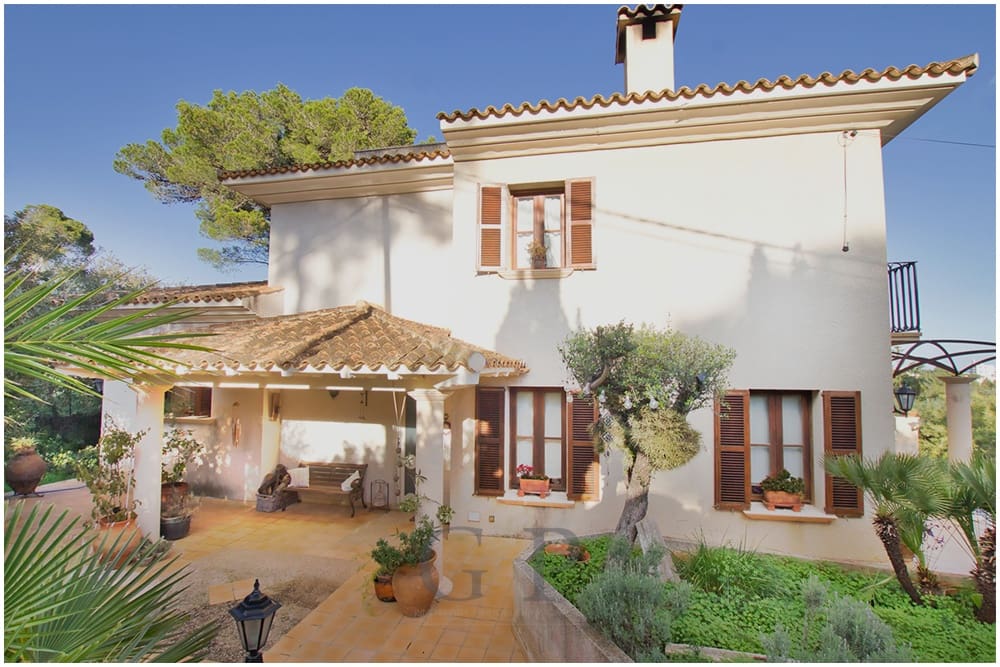 Chalet de 4 habitaciones en Cala Ratjada en venta con piscina - 1.695.000 € (Ref: 9552281)