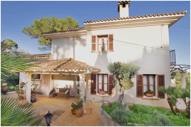 Chalet de 4 habitaciones en Cala Ratjada, Capdepera en venta con piscina - 1.695.000 € (Ref: 9552281)