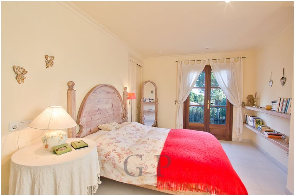 Chalet de 4 habitaciones en Cala Ratjada en venta con piscina - 1.695.000 € (Ref: 9552281)