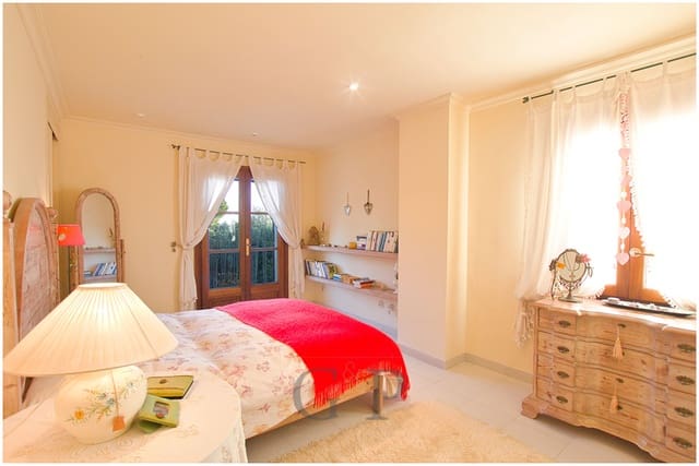 Chalet de 4 habitaciones en Cala Ratjada, Capdepera en venta con piscina - 1.695.000 € (Ref: 9552281)