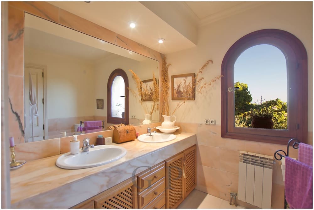 Chalet de 4 habitaciones en Cala Ratjada en venta con piscina - 1.695.000 € (Ref: 9552281)