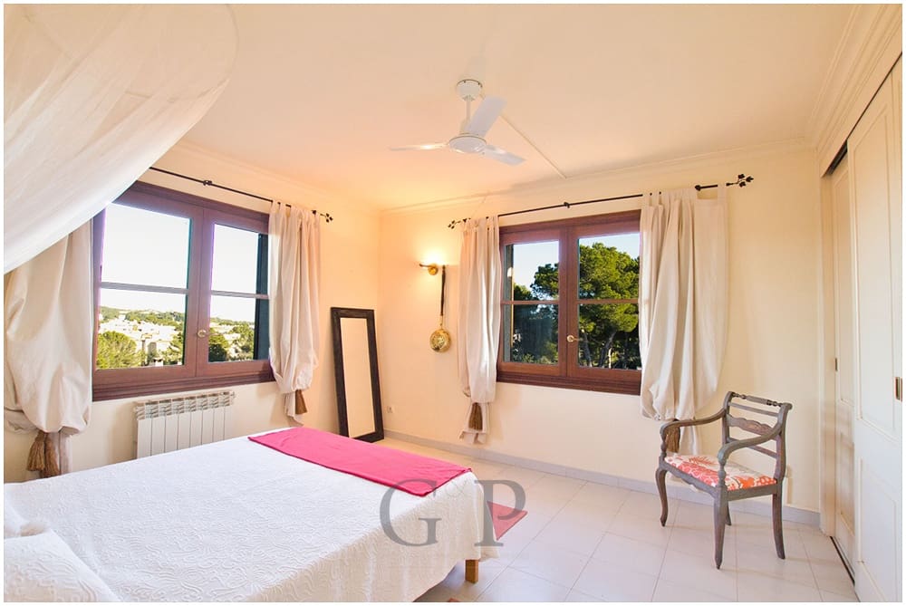 Chalet de 4 habitaciones en Cala Ratjada en venta con piscina - 1.695.000 € (Ref: 9552281)