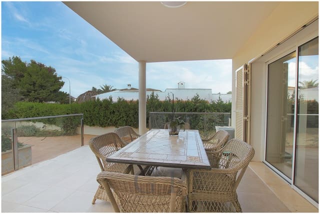 4 sypialnia Willa na sprzedaż w Sa Coma, Sant Llorenç des Cardassar z basenem - 1 690 000 € (Ref: 9552283)