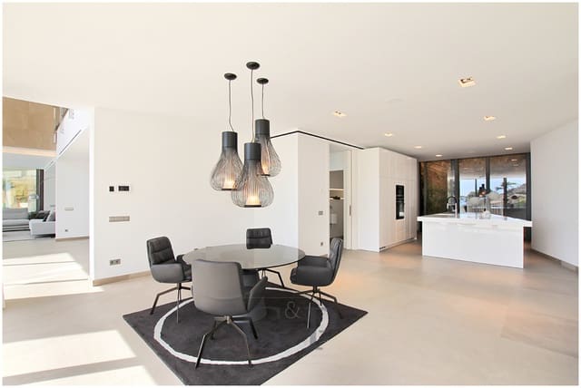 4 soveværelse Villa til salg i Canyamel, Capdepera med swimmingpool - € 3.995.000 (Ref: 9552291)