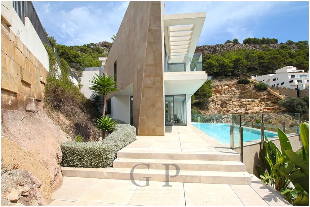 4 soveværelse Villa til salg i Canyamel med swimmingpool - € 3.995.000 (Ref: 9552291)