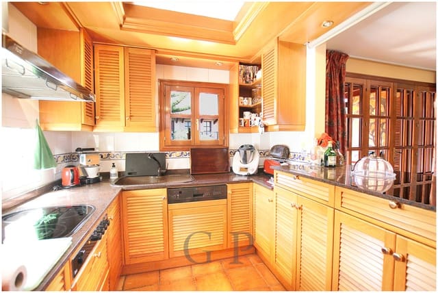 3 soveværelse Byhus til salg i Cala Ratjada, Capdepera med swimmingpool - € 695.000 (Ref: 9552297)