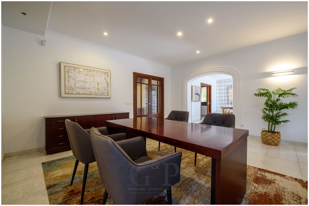 3 bedroom Villa for sale in Portocristo / Port de Manacor with pool - € 1,590,000 (Ref: 9552298)