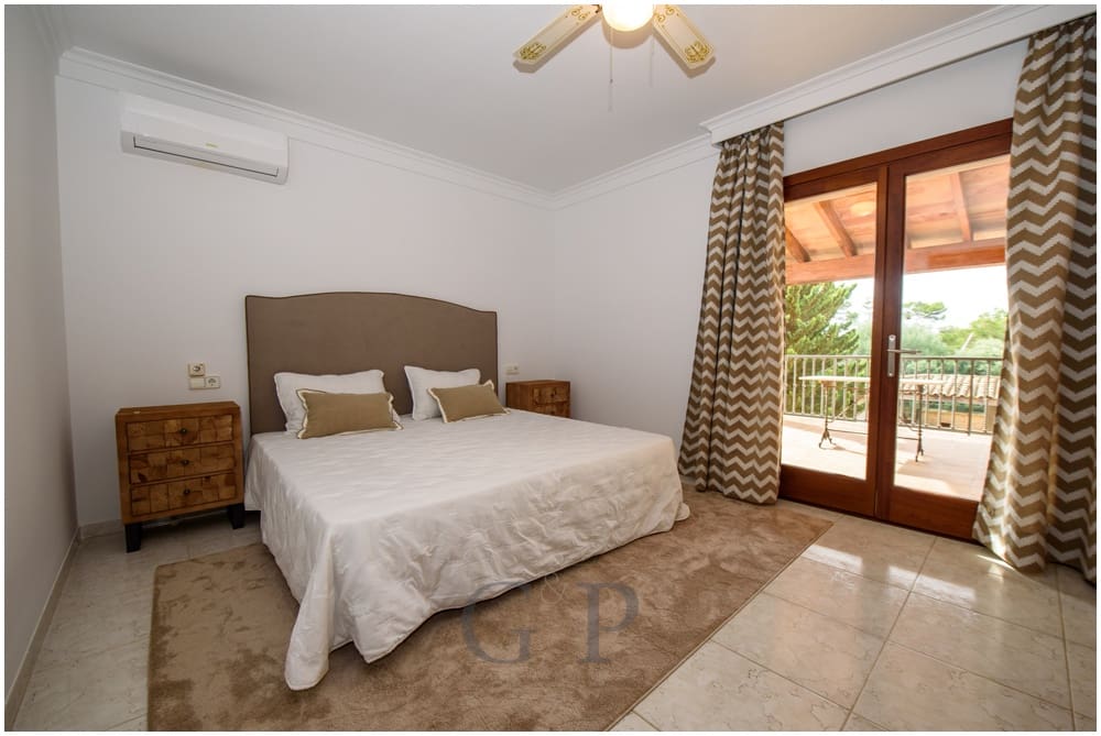 3 bedroom Villa for sale in Portocristo / Port de Manacor with pool - € 1,590,000 (Ref: 9552298)