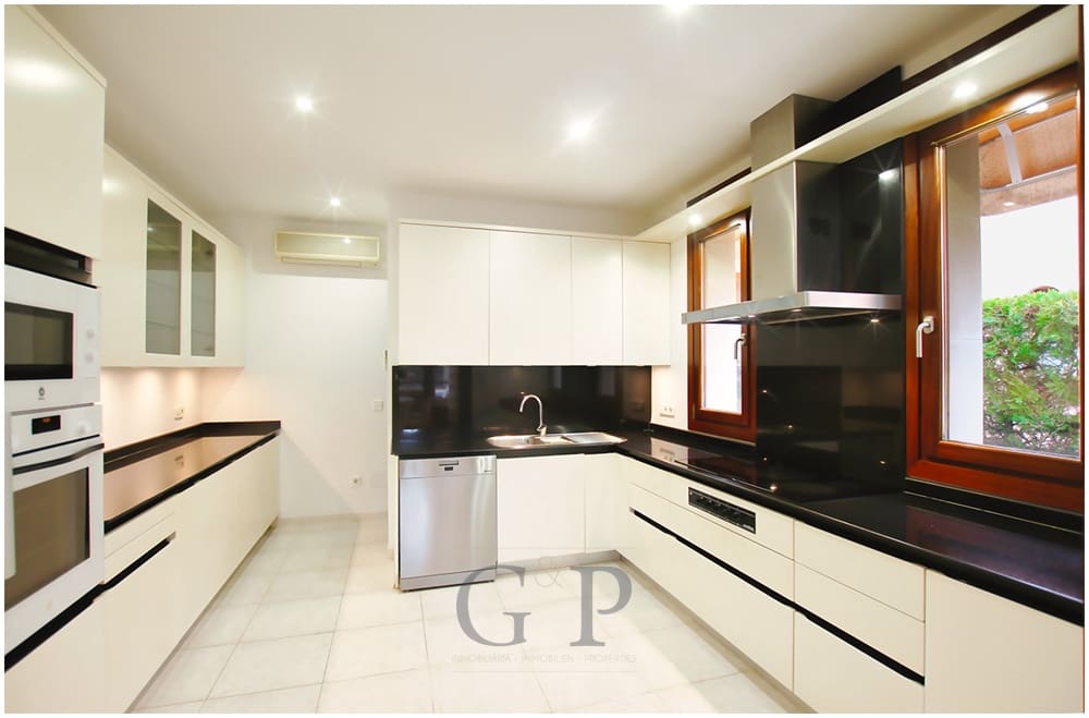 3 bedroom Villa for sale in Portocristo / Port de Manacor with pool - € 1,590,000 (Ref: 9552298)