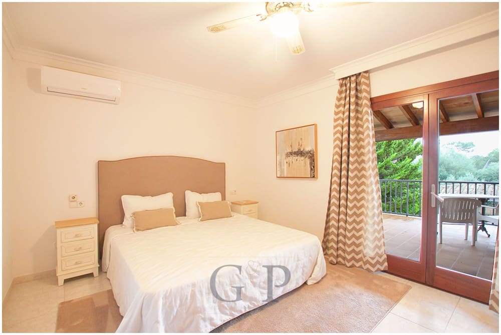 3 bedroom Villa for sale in Portocristo / Port de Manacor with pool - € 1,590,000 (Ref: 9552298)