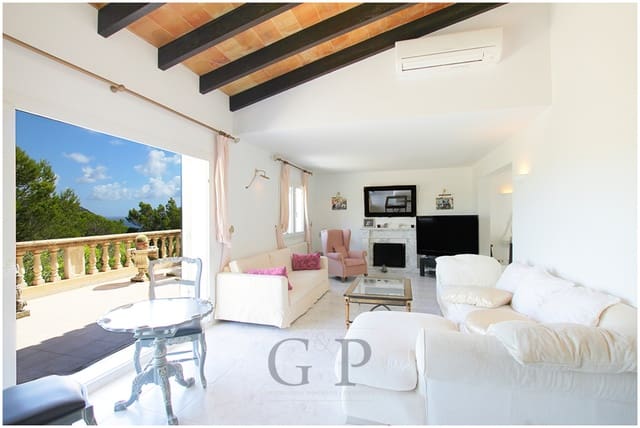 3 bedroom Villa for sale in Canyamel, Capdepera with pool - € 1,290,000 (Ref: 9552299)