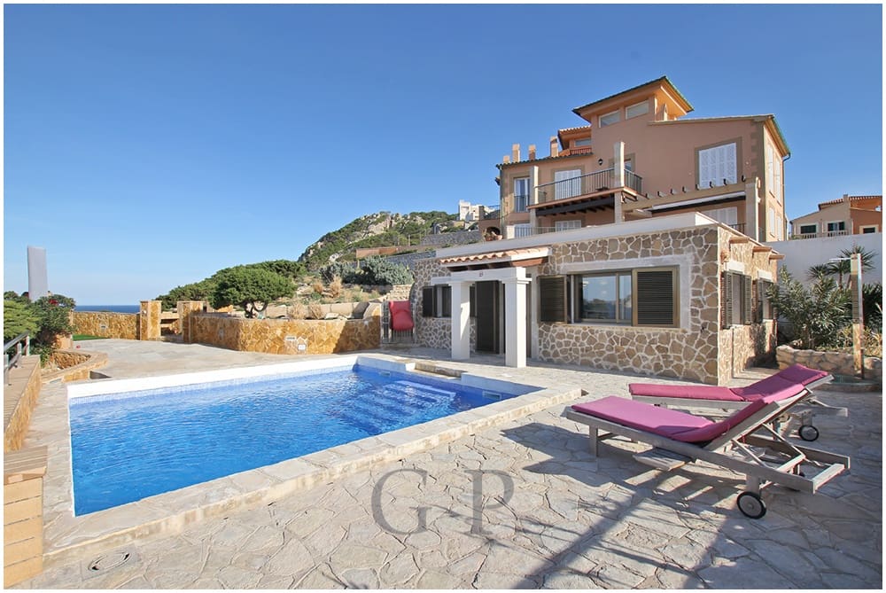 6 bedroom Villa for sale in Cala Ratjada with pool - € 1,870,000 (Ref: 9598199)