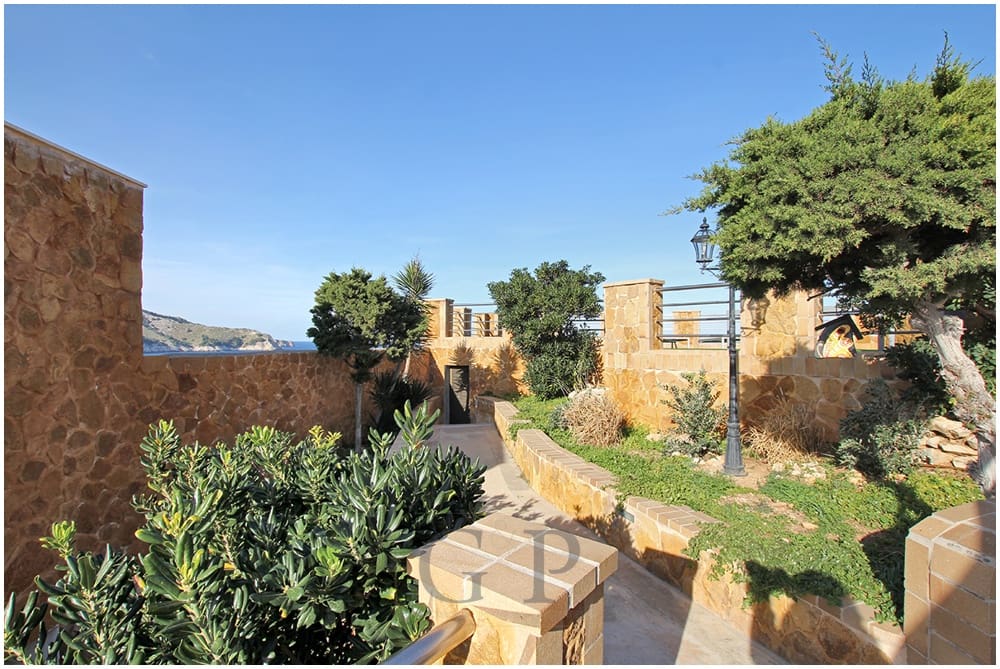 6 bedroom Villa for sale in Cala Ratjada with pool - € 1,870,000 (Ref: 9598199)