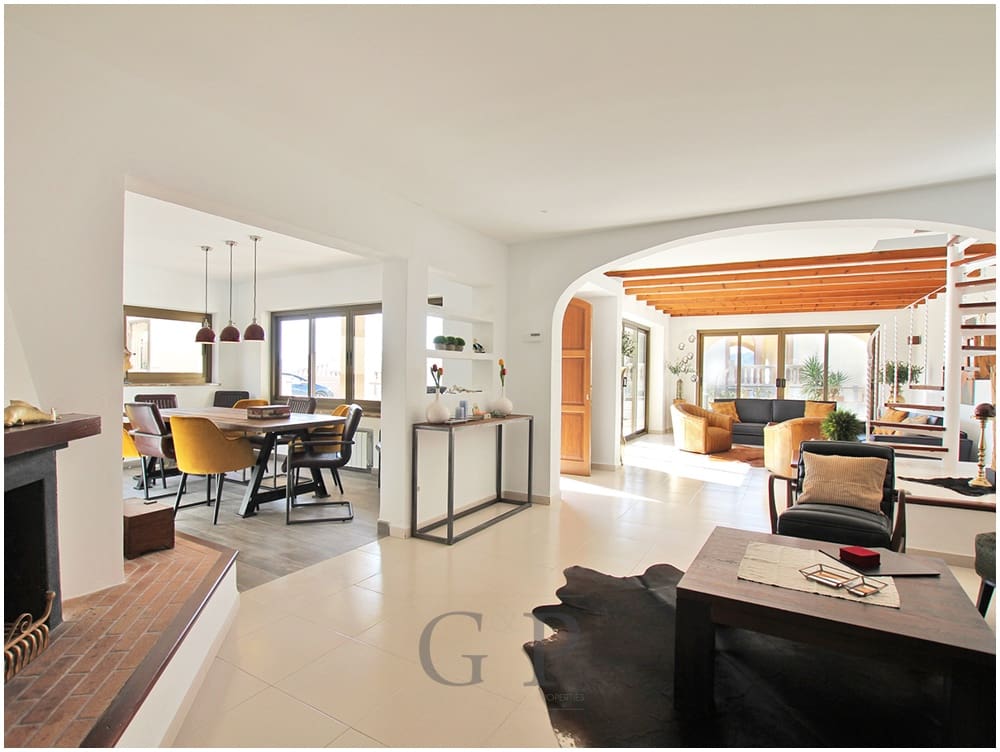 6 bedroom Villa for sale in Cala Ratjada with pool - € 1,870,000 (Ref: 9598199)