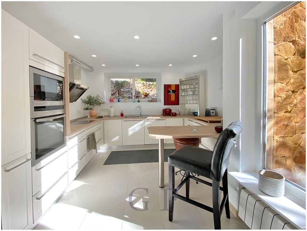 6 bedroom Villa for sale in Cala Ratjada with pool - € 1,870,000 (Ref: 9598199)