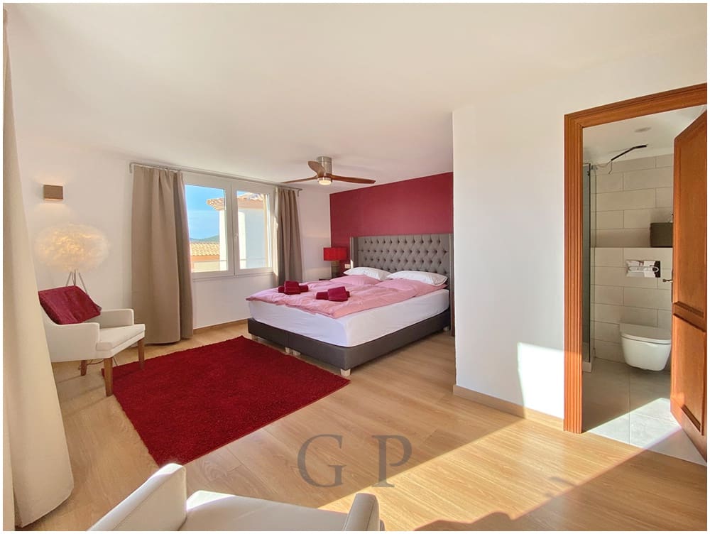 6 bedroom Villa for sale in Cala Ratjada with pool - € 1,870,000 (Ref: 9598199)