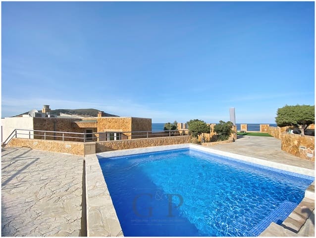 6 Zimmer Villa zu verkaufen in Cala Ratjada, Capdepera mit Pool - 1.870.000 € (Ref: 9598199)