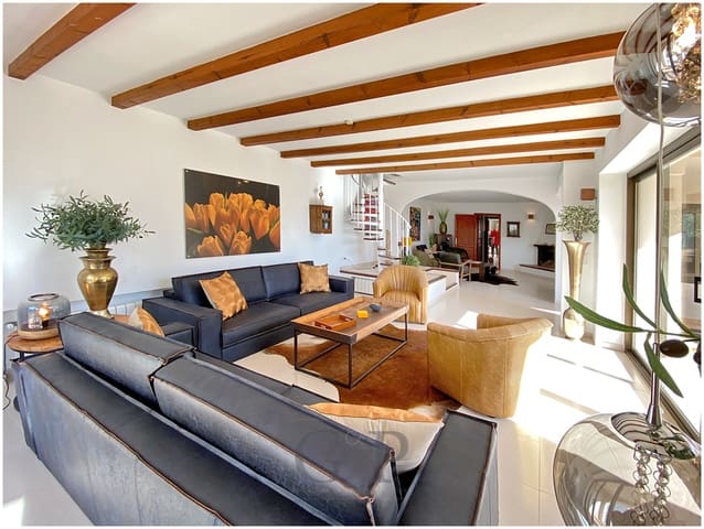 6 Zimmer Villa zu verkaufen in Cala Ratjada, Capdepera mit Pool - 1.870.000 € (Ref: 9598199)