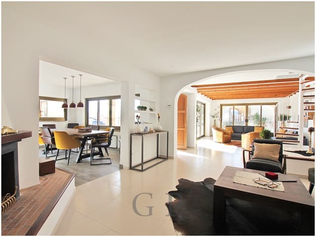 6 Zimmer Villa zu verkaufen in Cala Ratjada, Capdepera mit Pool - 1.870.000 € (Ref: 9598199)