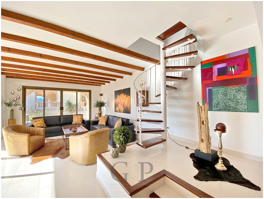 6 bedroom Villa for sale in Cala Ratjada with pool - € 1,870,000 (Ref: 9598199)