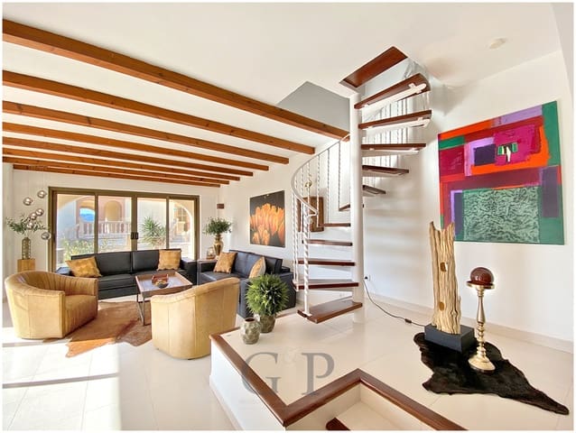 6 Zimmer Villa zu verkaufen in Cala Ratjada, Capdepera mit Pool - 1.870.000 € (Ref: 9598199)