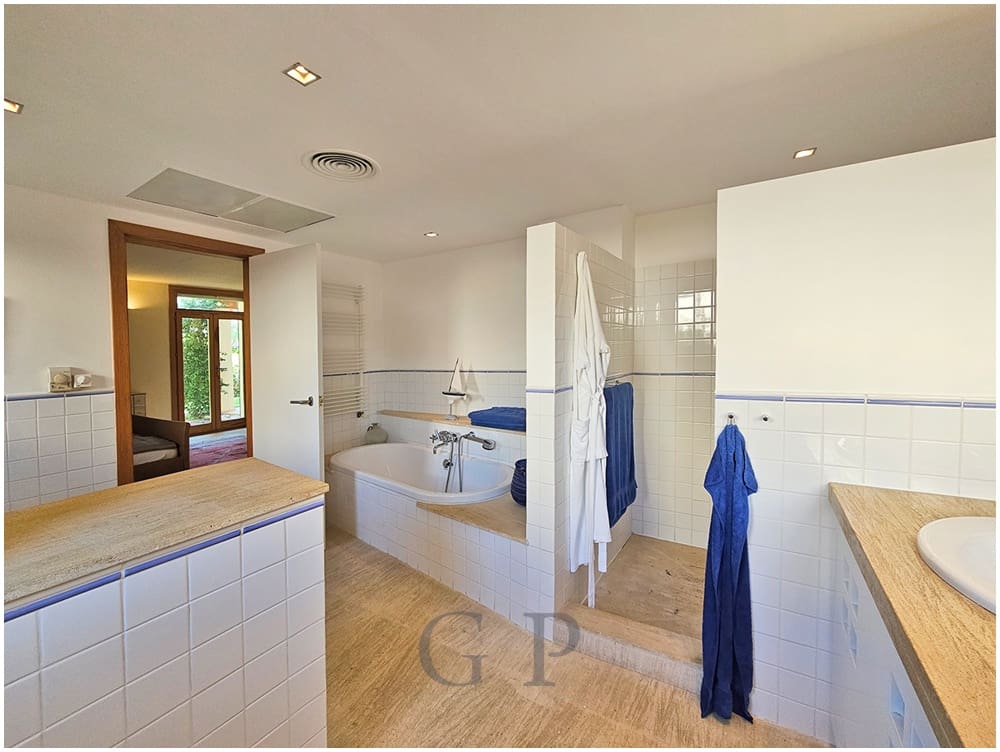 4 soverom Villa til salgs i Costa de los Pinos med svømmebasseng - € 3 300 000 (Ref: 9853026)