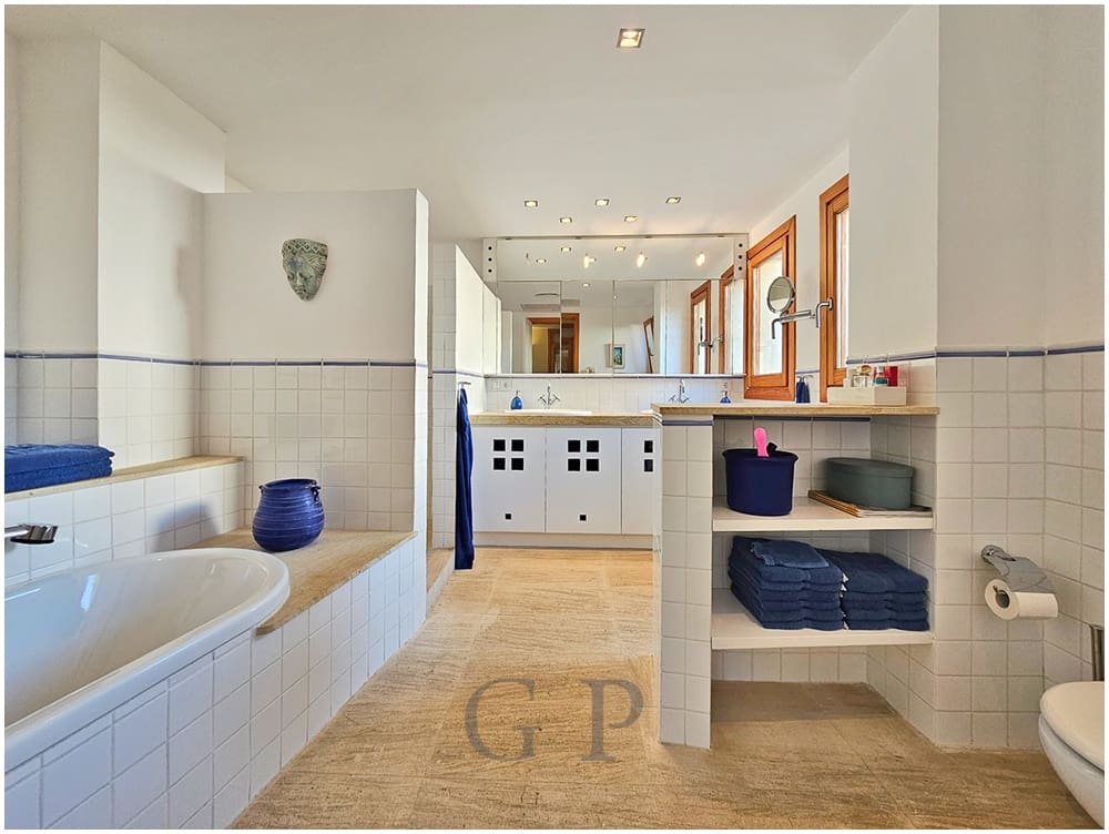 4 soverom Villa til salgs i Costa de los Pinos med svømmebasseng - € 3 300 000 (Ref: 9853026)