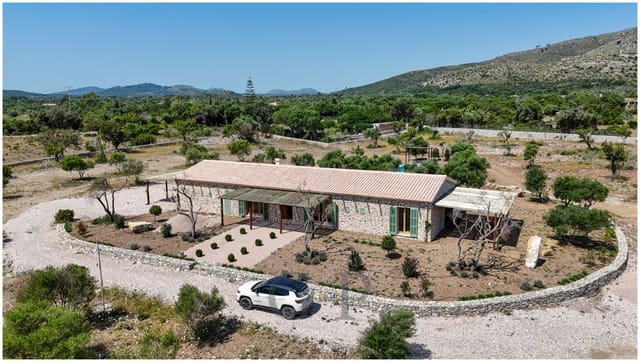 3 soveværelse Finca/Landehus til salg i Capdepera med swimmingpool - € 2.850.000 (Ref: 9858440)