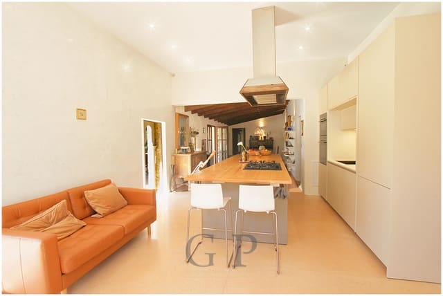 6 soveværelse Finca/Landehus til salg i Artà med swimmingpool - € 2.200.000 (Ref: 9891217)