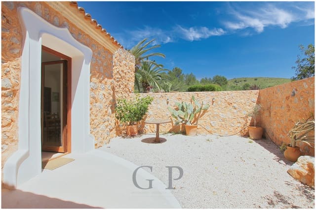 6 soveværelse Finca/Landehus til salg i Artà med swimmingpool - € 2.200.000 (Ref: 9891217)