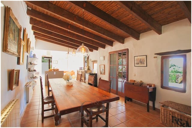 6 soveværelse Finca/Landehus til salg i Artà med swimmingpool - € 2.200.000 (Ref: 9891217)