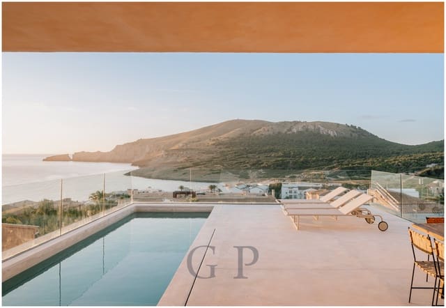 6 quarto Moradia para venda em Cala Mesquida, Capdepera com piscina - 2 590 000 € (Ref: 9902456)