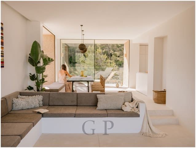 6 quarto Moradia para venda em Cala Mesquida, Capdepera com piscina - 2 590 000 € (Ref: 9902456)