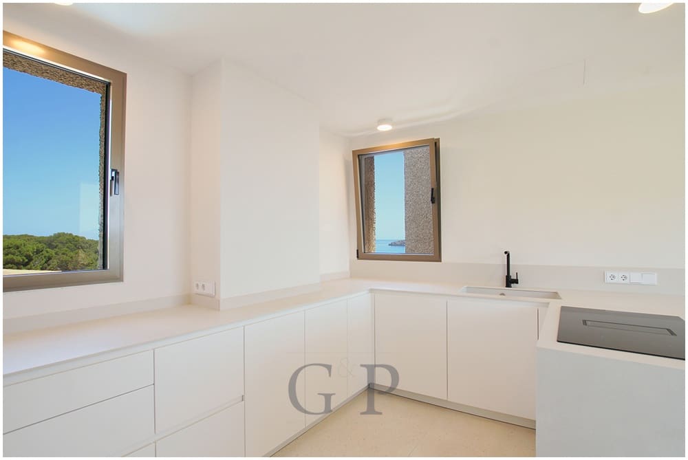 6 bedroom Villa for sale in Cala Mesquida with pool - € 2,590,000 (Ref: 9902456)