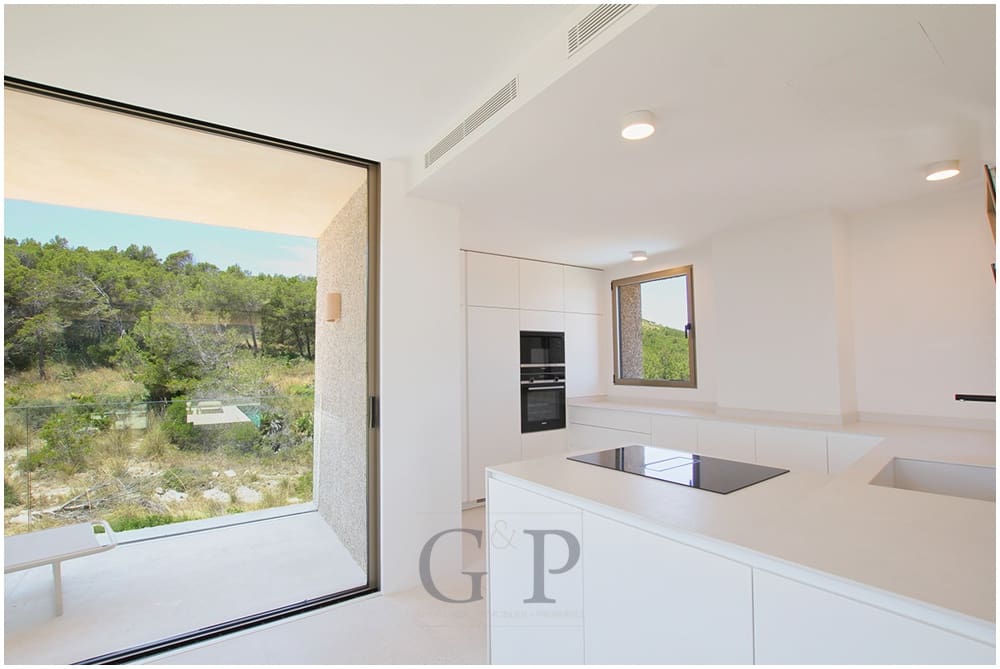 6 bedroom Villa for sale in Cala Mesquida with pool - € 2,590,000 (Ref: 9902456)