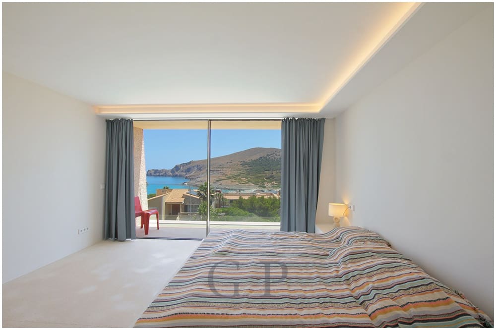 6 bedroom Villa for sale in Cala Mesquida with pool - € 2,590,000 (Ref: 9902456)