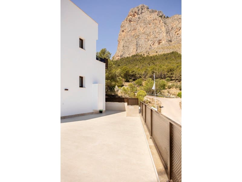 3 bedroom Villa for sale in Polop with pool - € 598,000 (Ref: 10031666)