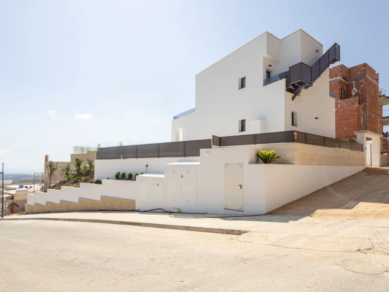 3 bedroom Villa for sale in Polop with pool - € 598,000 (Ref: 10031666)