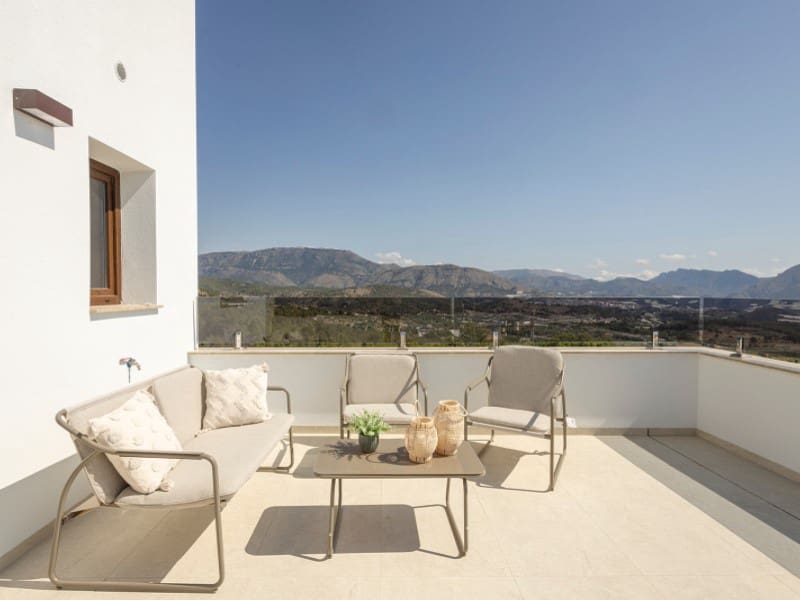 3 bedroom Villa for sale in Polop with pool - € 598,000 (Ref: 10031666)