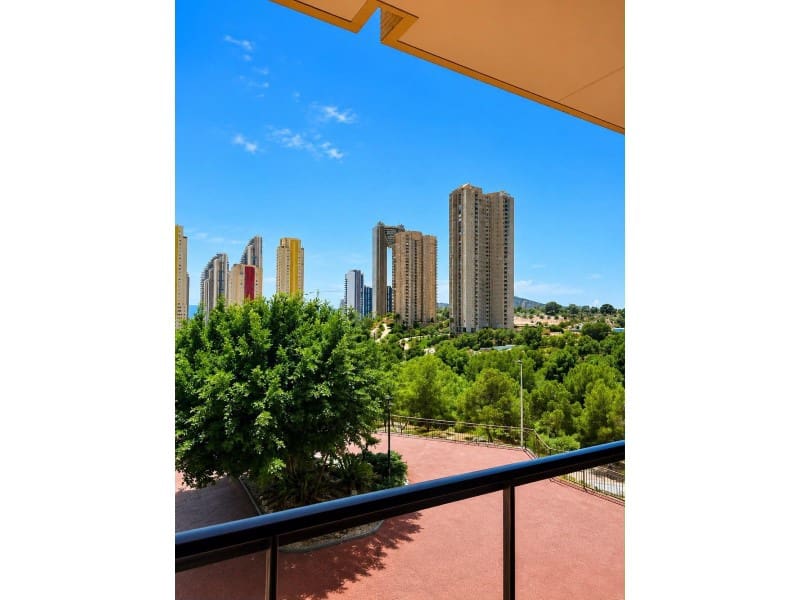 2 bedroom Apartment for sale in Benidorm with pool garage - € 385,000 (Ref: 10162891)