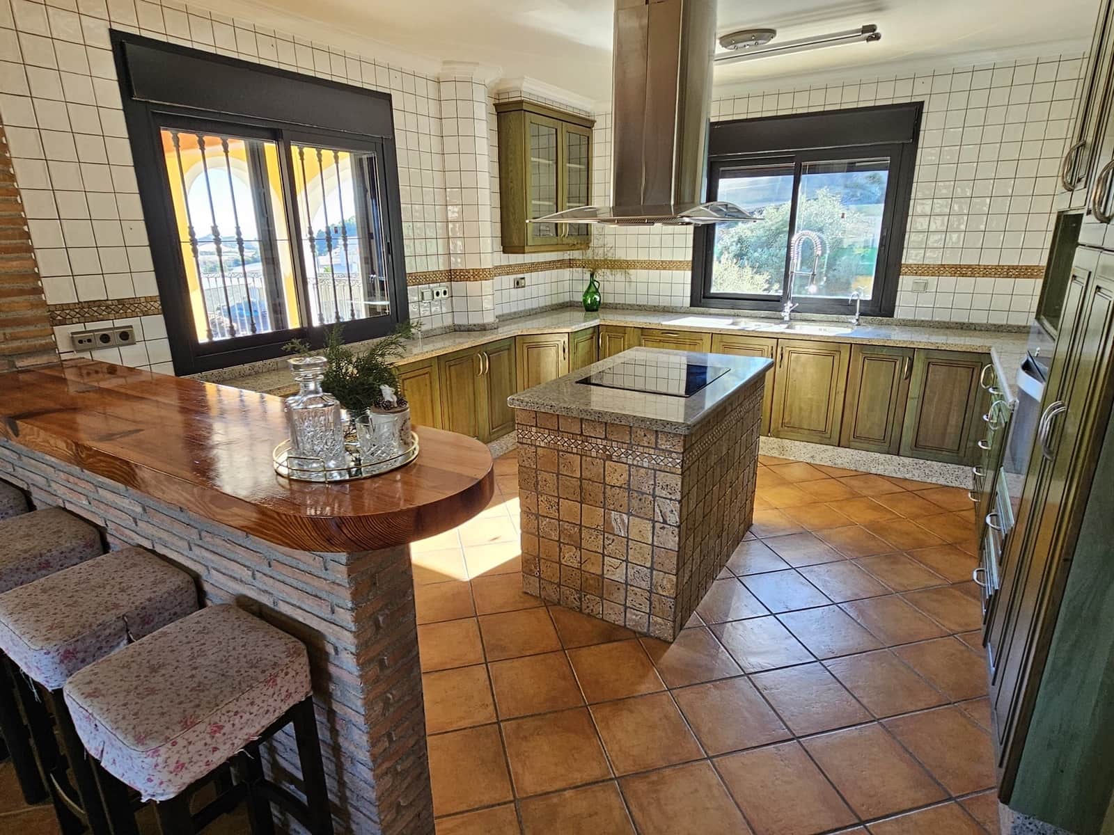 7 slaapkamer Villa te koop in Callosa d'En Sarria met zwembad - € 920.000 (Ref: 8497544)