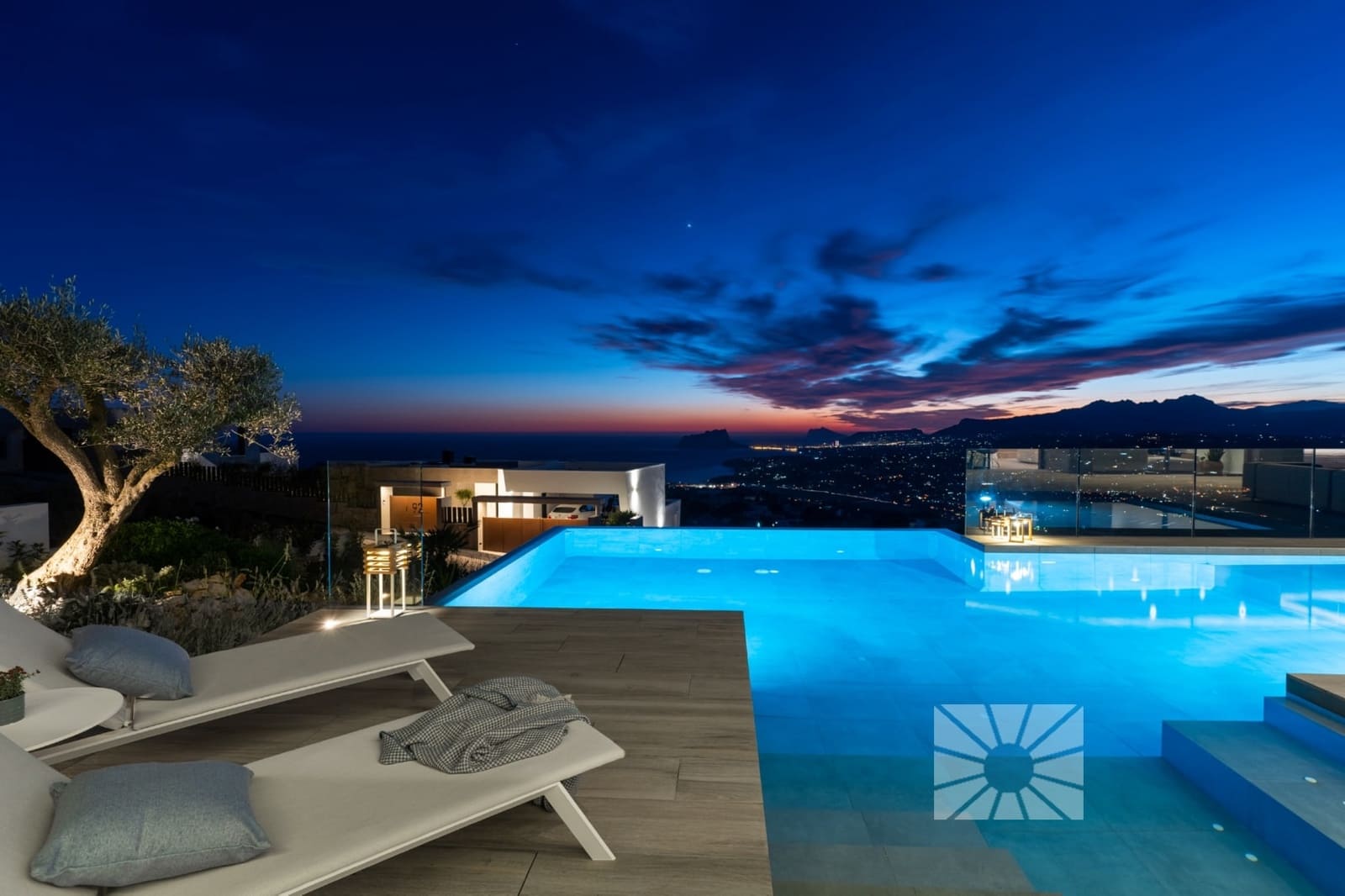 4 bedroom Villa for sale in Benitachell / Benitatxell with pool - € 2,950,000 (Ref: 8509448)