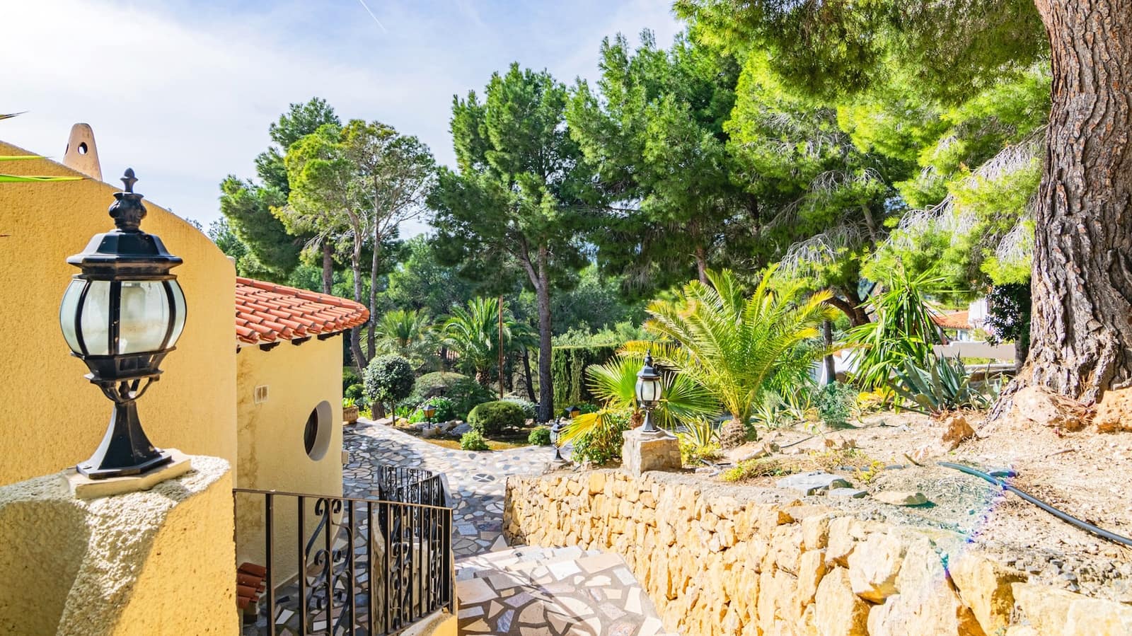 4 bedroom Villa for sale in Altea la Vella with pool - € 1,350,000 (Ref: 8859880)